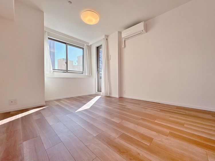 居間 飾り過ぎないシンプルな内装と偏り過ぎないデザインで統一しました。