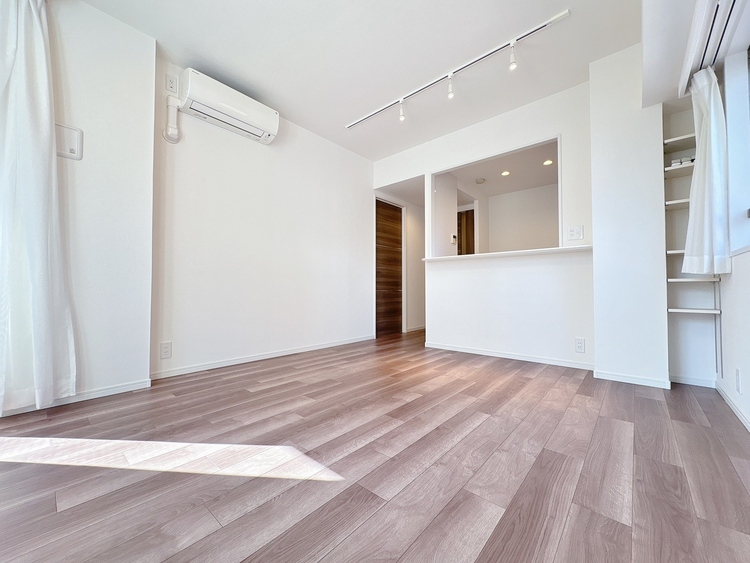 居間 快適に過ごす毎日を求めて、暮らしの中でご自身の「マイホーム」に創り上げてください。