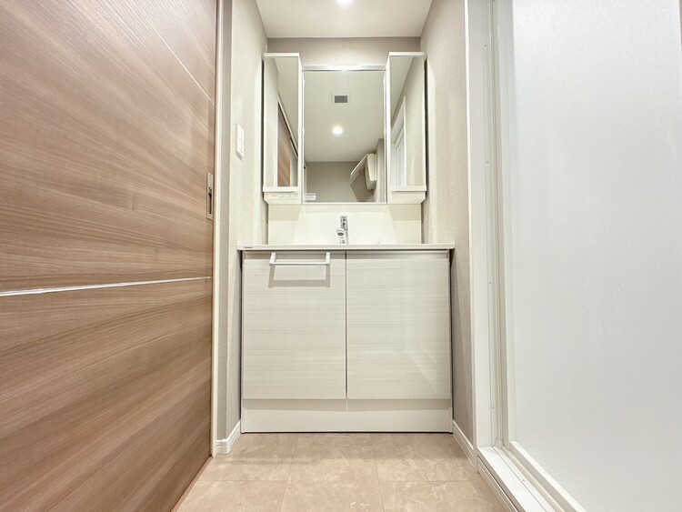 洗面 何かと物が増える場所だからこそ、スッキリと見映えの良い空間に。