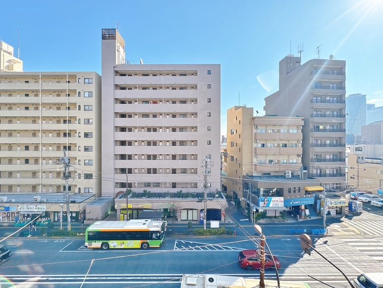 バルコニー 窓を開けると広がる青空。心をリフレッシュして日々を過ごしていきましょう。