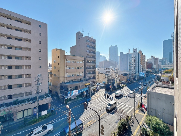 バルコニー 頬をなでる、優しい風を感じることが出来ます。