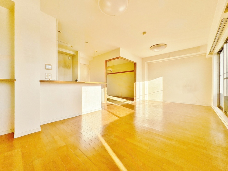 居間 居心地の良い空気感は、暮らしのステージを彩り、心からのやすらぎと満足感を与えてくれます。