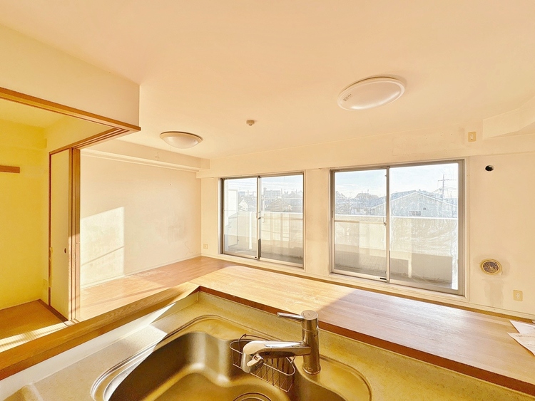 居間 飾り過ぎないシンプルな内装と偏り過ぎないデザインで統一しました。