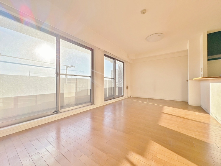 居間 快適に過ごす毎日を求めて、暮らしの中でご自身の「マイホーム」に創り上げてください。