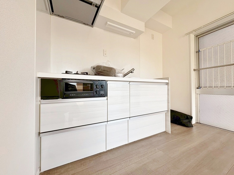 キッチン スマートな意匠と充実の機能を備えたキッチンが、暮らしにおいしい彩りを添えます。