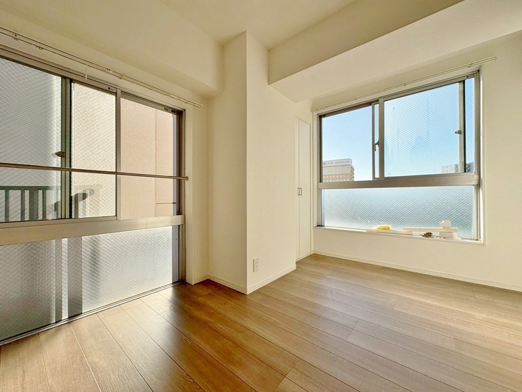 寝室 ベッドも十分に設置するスペースがあります。