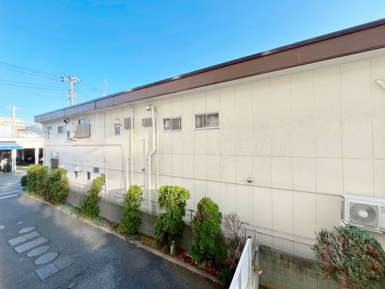 バルコニー 窓を開けると広がる青空。心をリフレッシュして日々を過ごしていきましょう。