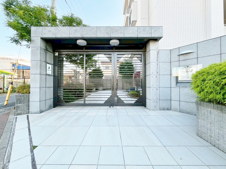 エントランス 外と内をつなぐエントランスは、まさに顔となる場所。