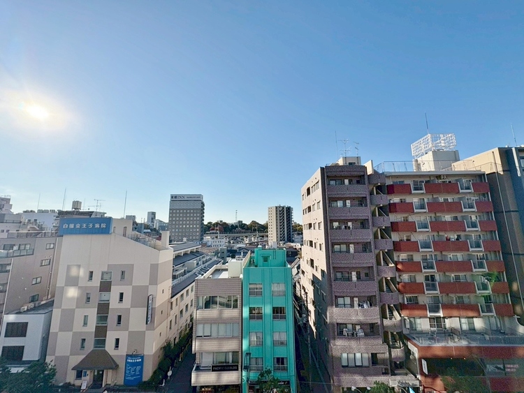 バルコニー 窓を開けると広がる青空。心をリフレッシュして日々を過ごしていきましょう。