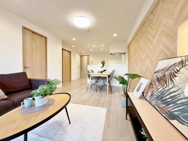 居間 忙しく過ぎゆく日常を置き去るほど、ゆったりした時間が流れるリビング。