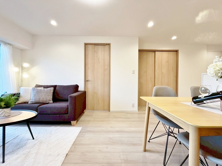 居間 居心地の良い空気感は、暮らしのステージを彩り、心からのやすらぎと満足感を与えてくれます。