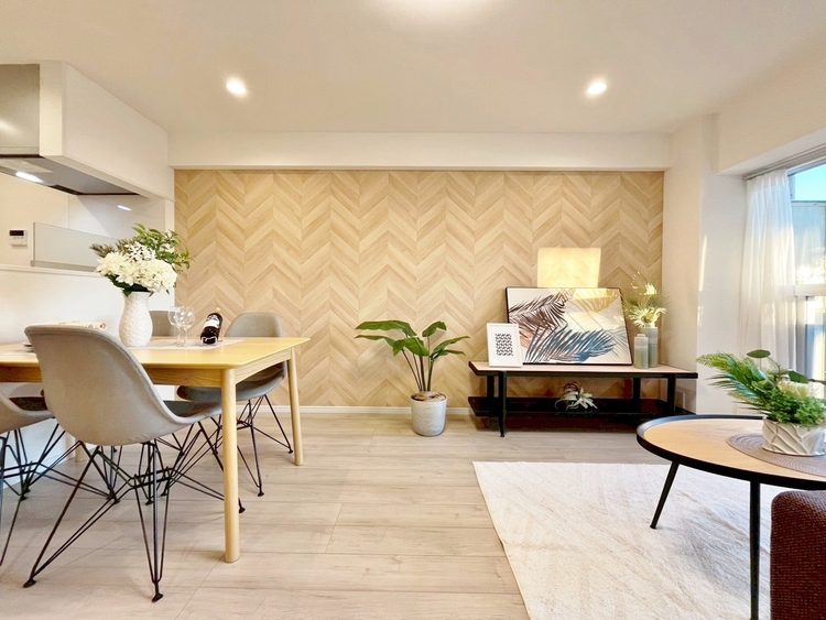 居間 快適に過ごす毎日を求めて、暮らしの中でご自身の「マイホーム」に創り上げてください。