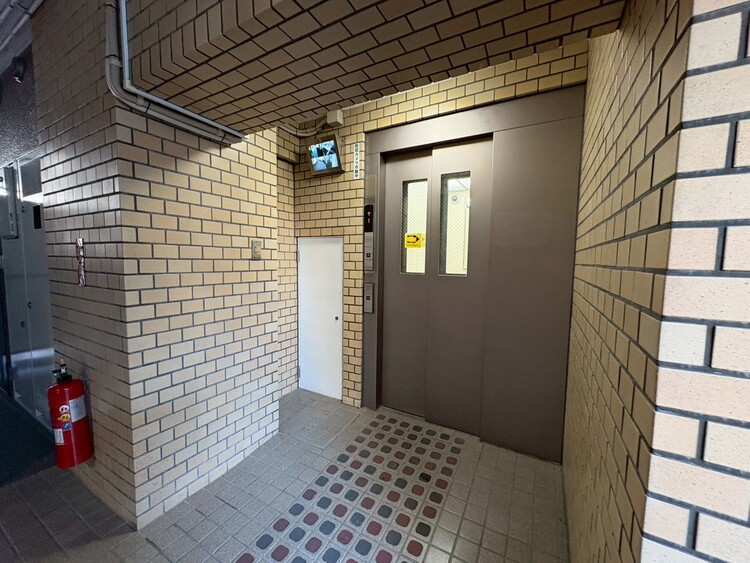 設備 エレベーターの管理も、きちんと行き届いてます。