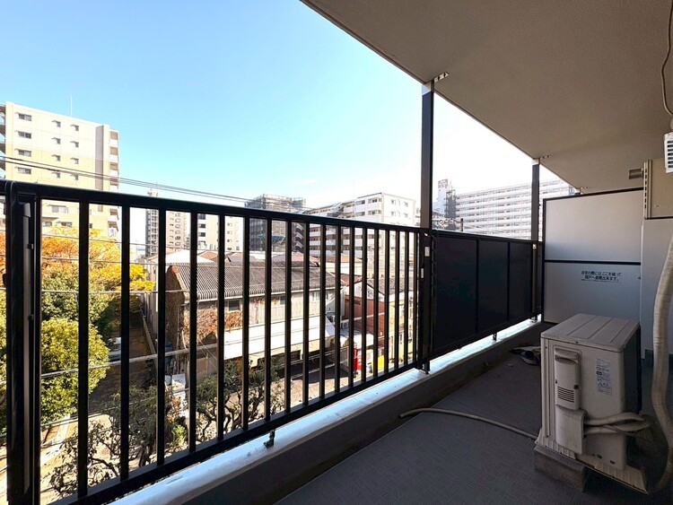 バルコニー 暮らしの中で、光と風を演出してくれるバルコニー。