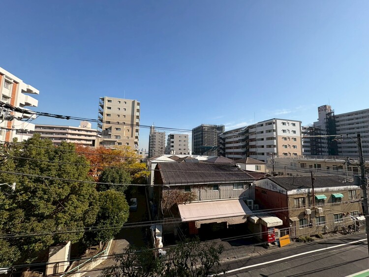 バルコニー 窓を開けると広がる青空。心をリフレッシュして日々を過ごしていきましょう。