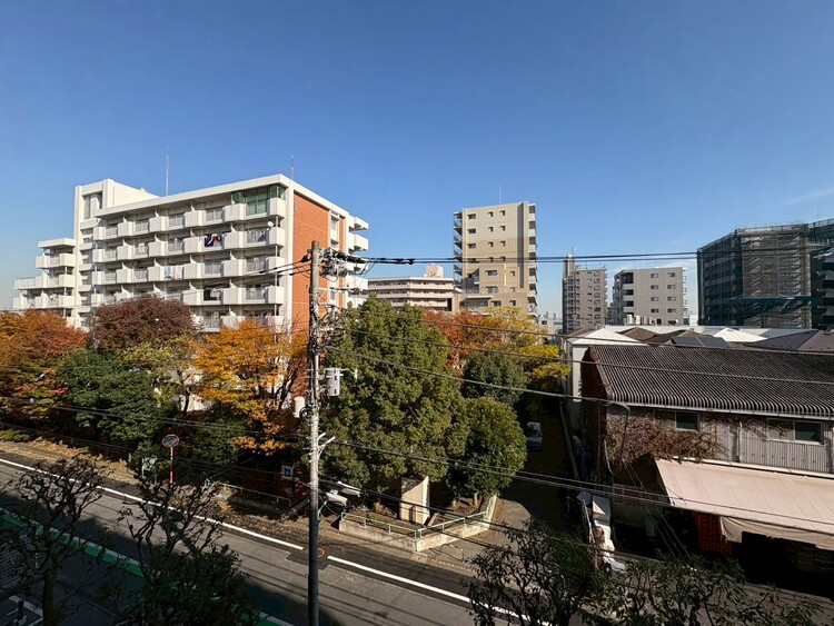 バルコニー 頬をなでる、優しい風を感じることが出来ます。