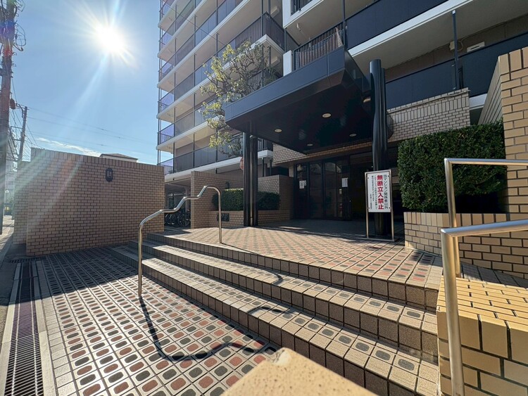 エントランス 外と内をつなぐエントランスは、まさに顔となる場所。