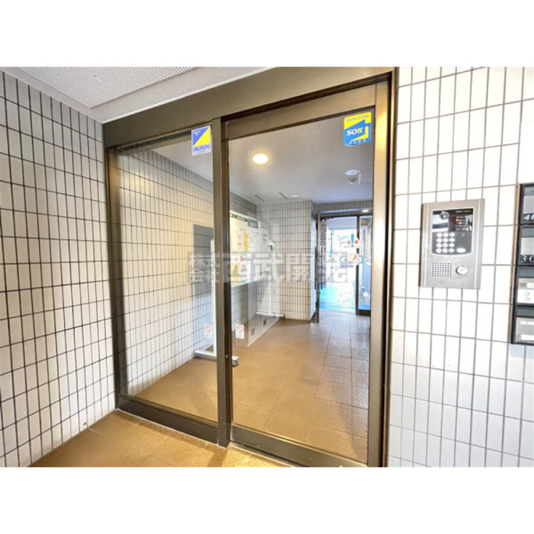 エントランス エントランスはオートロックとなっております。