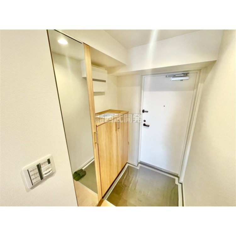 玄関 身だしなみチェックもできるミラー付シューズＢＯＸ