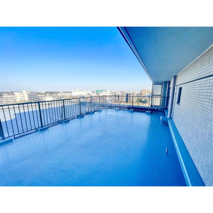 バルコニー ルーフバルコニー付きです