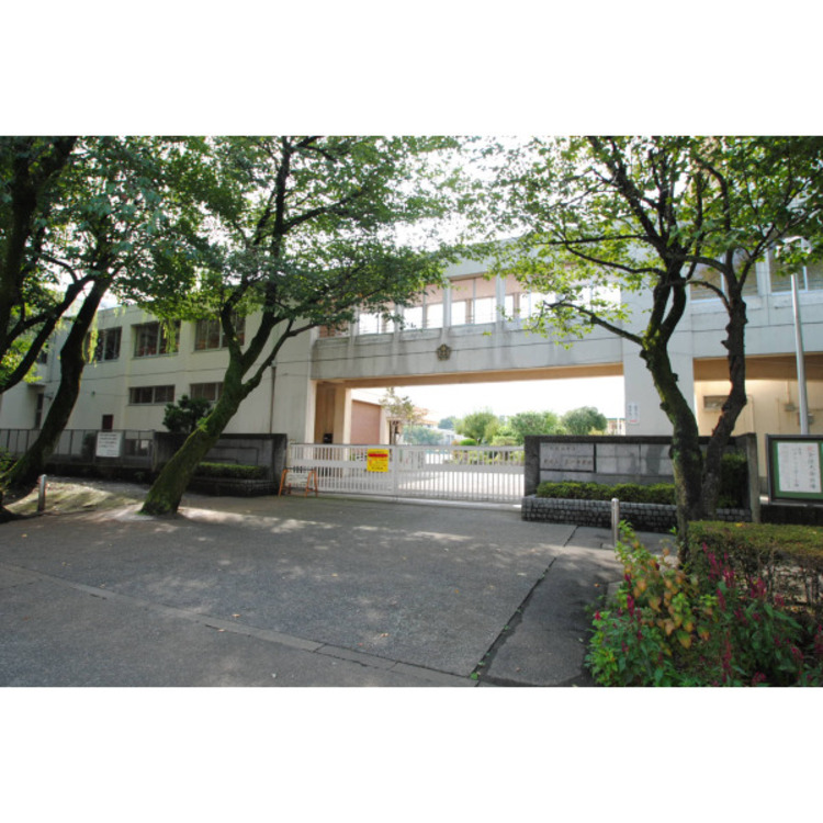 周辺 第一中学校(約1060m)