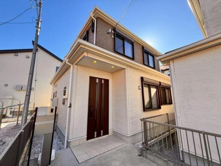 外観 凛とした表情を見せる外観は、時の移り変わりの中で、様々な表情を見せてくれます。