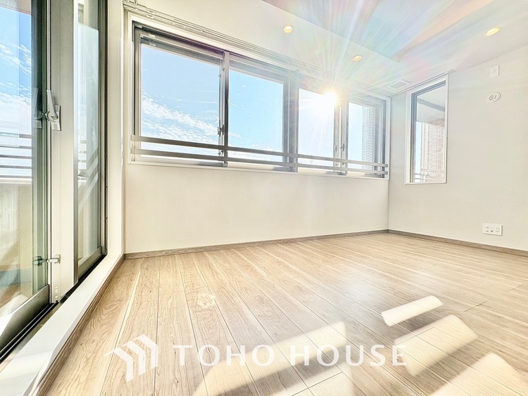 内装 ◆瀟洒な空間◆落ち着きのある彩が見事に調和させた瀟洒な空間を演出。ここに集まる家族の会話と笑顔が絶え間なく続く幸せな空間。