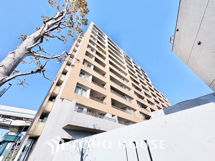 外観 漂う上質な空気感、マンションに入れば「おかえりなさい」と笑顔で迎えてくれるエントランス。最良の心配りを感じるマンションでした。