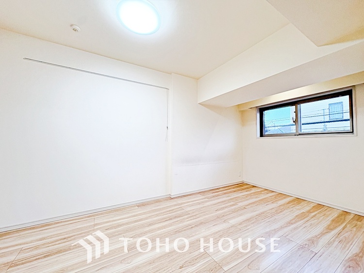 内装 【ROOM】感性を育むプライベートルームはシンプルでスマートな空間。好みの空間で読書をしたり、音楽を聞いたりと一人の時間も充実したものにできます。