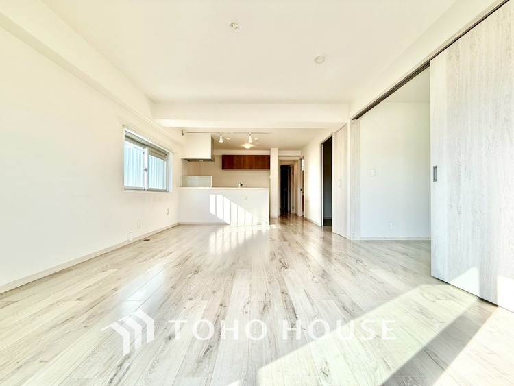 内装 ◆隠された美しさ◆流麗な音楽が流れているような繊細でいながら整然かつ堅牢なこの空間。この空間は確かに美しい。しかし、そこには美しさ以上のものが隠されている。