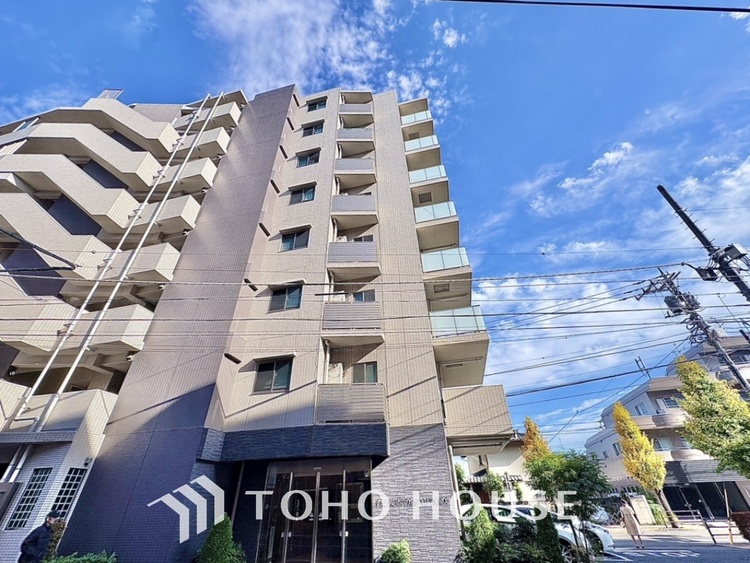 その他 気持ちの良い朝をつくりだし、夕方には笑顔を取り戻させてくれるミラー。パウダールームはいつでも本来の自分を取り戻せる空間。明るく仕上げてあります。