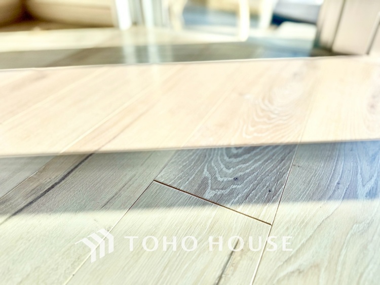 内装 ◆闇夜の輝き◆オレンジ色の光は大人になった今の僕にはわかる。1日の終わりを伝えに来たわけではなく、また明日が来る方へ導いてくれた事を。