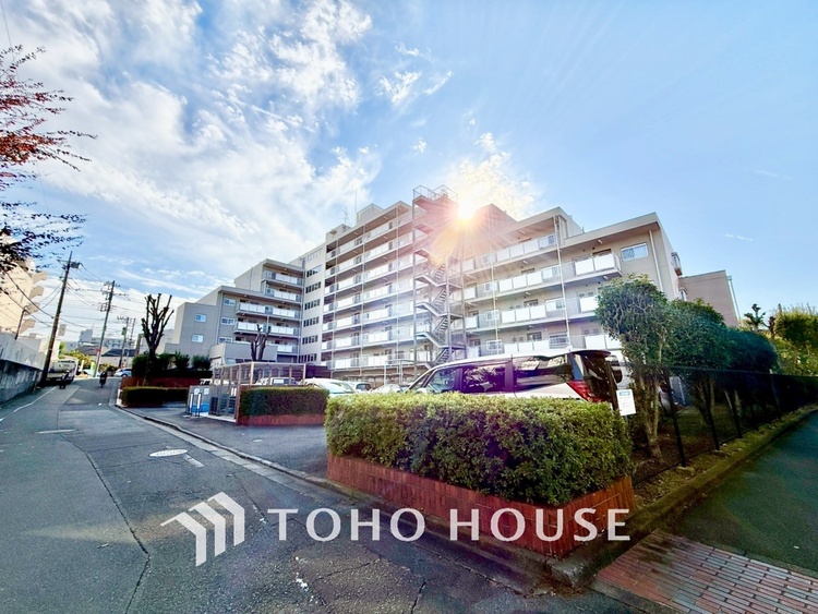 外観 ◆共有空間◆些細な事でほっぺを膨らまして怒る君。それでも僕達はこれからも一緒だよ。喧嘩をしても離れたくないから一つはさんだ同じ場所にいる。分かるよ。そこに君が