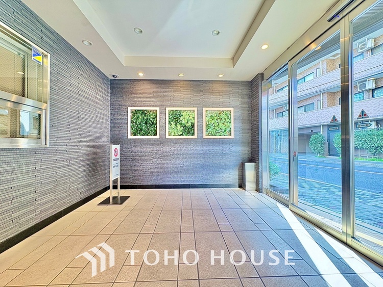 エントランス 使いやすく、明るい洋室に仕上がります。子供部屋や趣味のお部屋にご利用できます。ご自身で家具などを配置し、素敵な空間を創り上げられます。