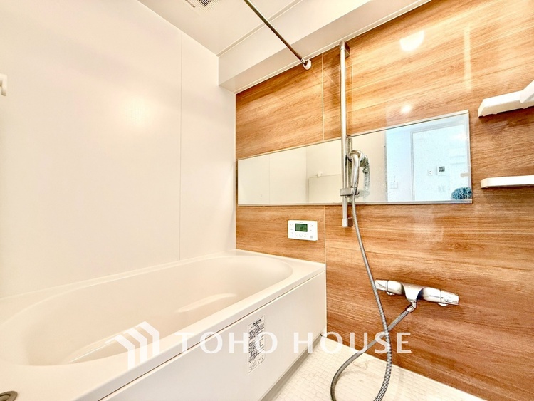 風呂 ◆浴室◆の温もりを感じ、ふわりと寄り添う太陽の妖精たちが自然と僕達を微睡ませる。うとうとしたい訳ではないがそんな時間が嫌いじゃない自分がここにいる。