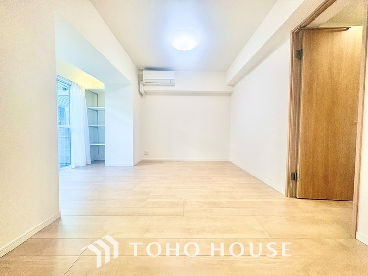 内装 【LIVING】◆陽光◆が差し込む。この開放的なLDKに家族の笑顔が集う。家族が一緒に過ごす空間は明るく、そして居心地よく。