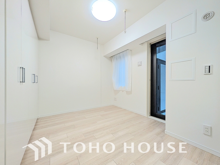 内装 極上のプライベート空間が、深い安らぎを誘います。一日の疲れを忘れさせる静けさと、心地よい目覚めを約束する聖域です。