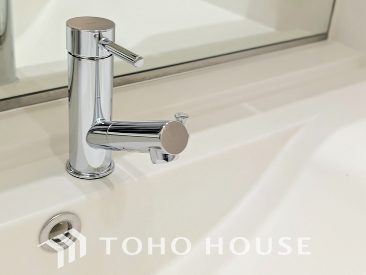 洗面 一日の始まりと終わりを彩る空間。収納力とデザイン性を兼ね備えた洗面台が、忙しい朝の身支度を優雅な時間に変えます。