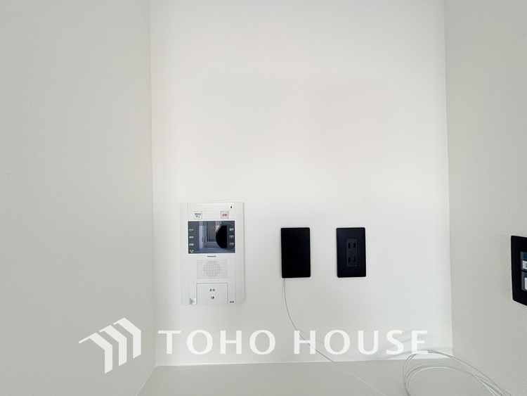 その他 来客が一目でわかるモニター付きインターホン