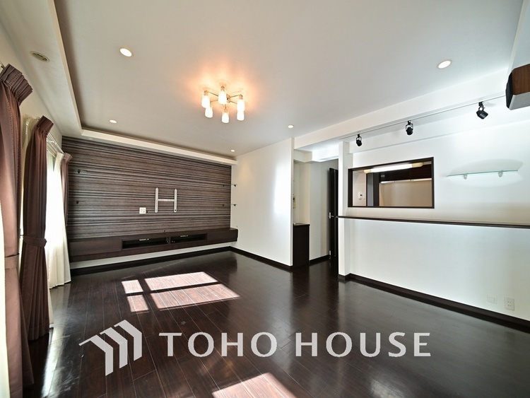 内装 家族みんなが爽やかに過ごせるように、光をたっぷり取り込んだLDK