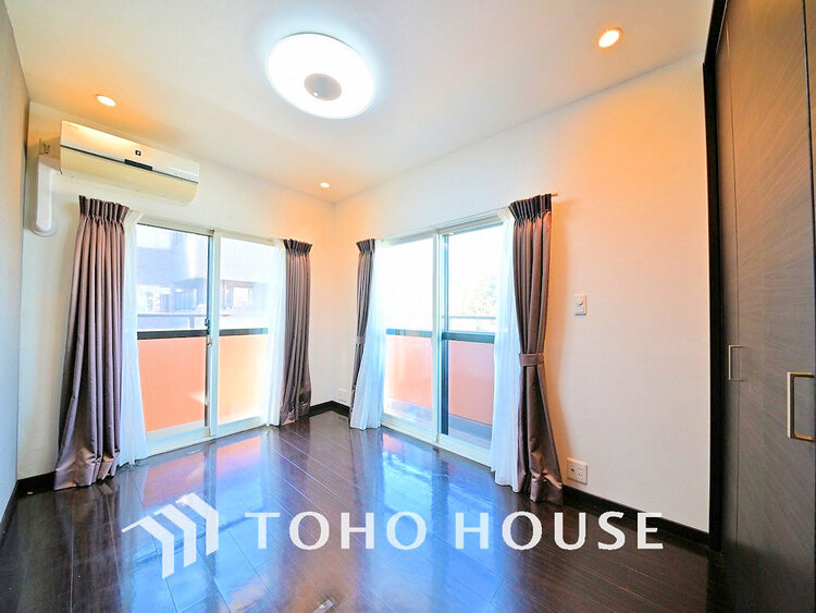 内装 シンプルですっきりとした室内は飽きのこない居心地の良い雰囲気