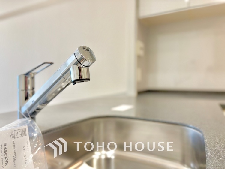 キッチン 広々としたキッチンのシンクは、料理の準備と片付けを楽にし、使いやすさを最大限に引き立てます。