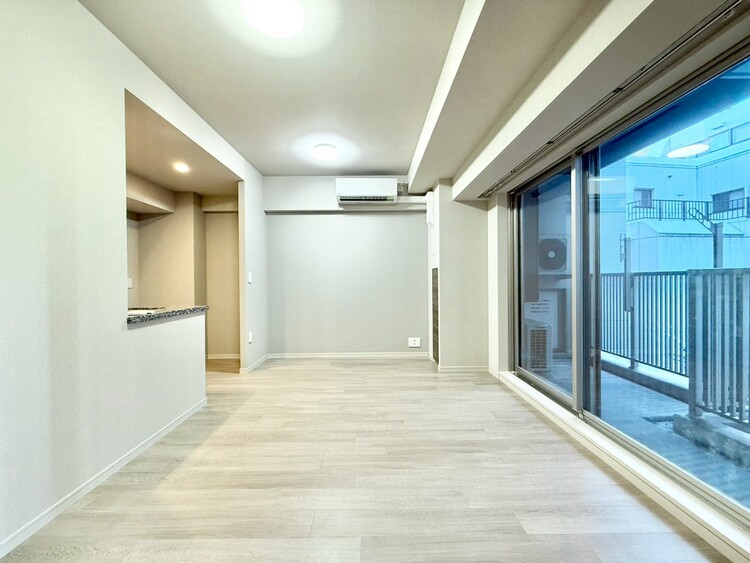 居間 伸びやかな空間のなかで、ゆったりとしたひとときを過ごせます。