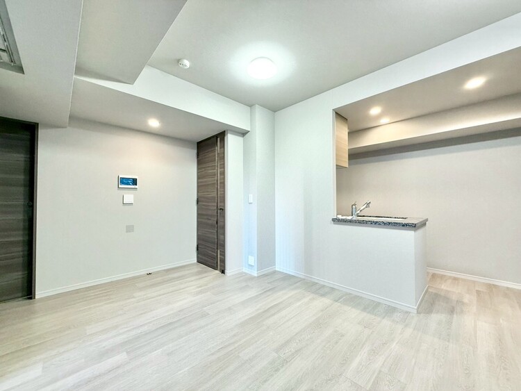 居間 落ち着いた雰囲気に包まれて、伸びやかな空間。