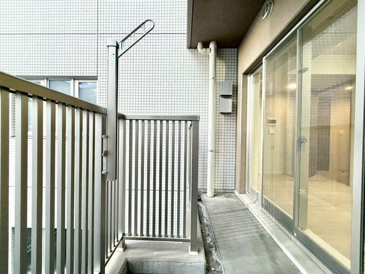 バルコニー 朝の澄んだ空気や、夕方に吹く清々しい風を感じられるバルコニー。