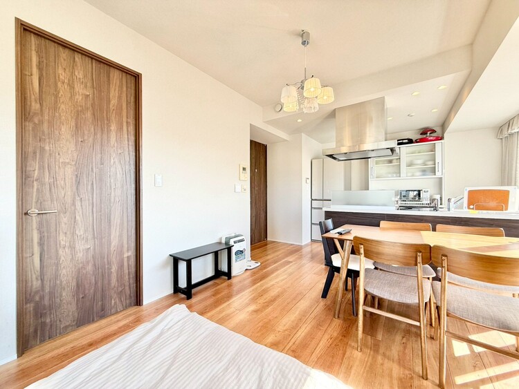 居間 伸びやかな空間のなかで、ゆったりとしたひとときを過ごせます。