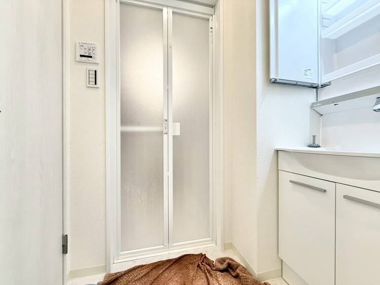 その他 十分な広さの脱衣所。