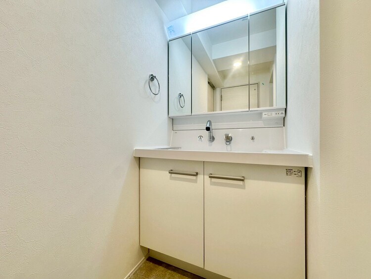 洗面 清潔感を感じられる洗面化粧台。