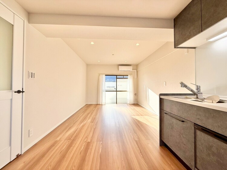 居間 充実した生活は伸びやかな居室空間から始まります。