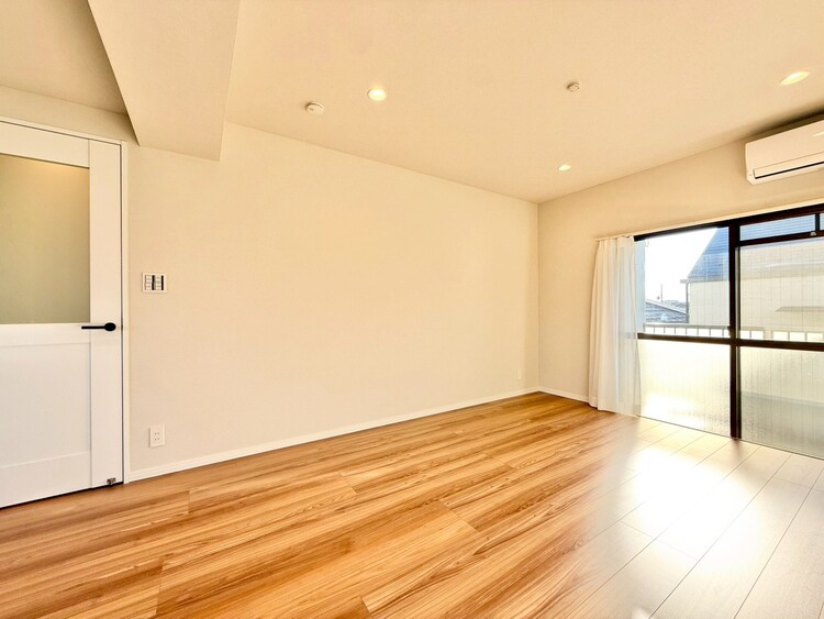 居間 伸びやかな空間のなかで、ゆったりとしたひとときを過ごせます。